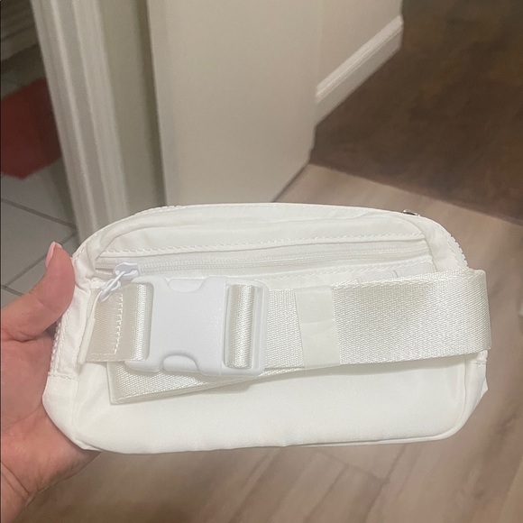 White Lululemon Everywhere Belt Bag - Picture 3 of 4
